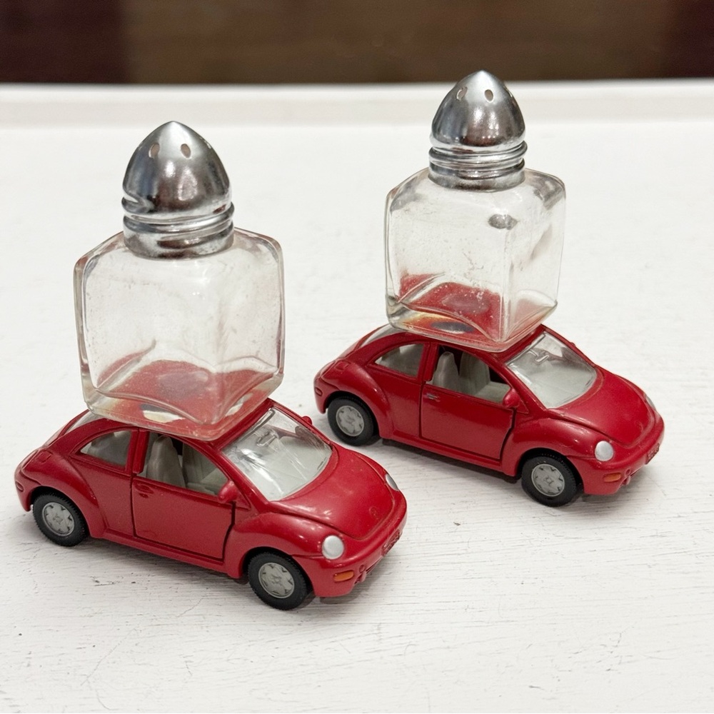 Siku Red VW Volkswagen Beetle Die Cast Car Salt & Pepper Shakers 1984 Vintage - Picture 1 of 12